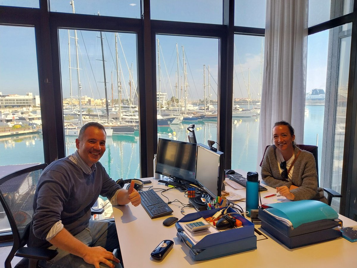El otro día estábamos en Valencia y aprovechamos la ocasión para visitar a unos buenos amigos de <a href="/ScoolTic/">Scooltic</a> en su nueva ubicación en <a href="/TheTerminalHub/">The Terminal Hub</a>. Un lugar impresionante para trabajar y un equipo de profesionales enorme, cuya calidad humana es aún mayor. Gracias por la visita.