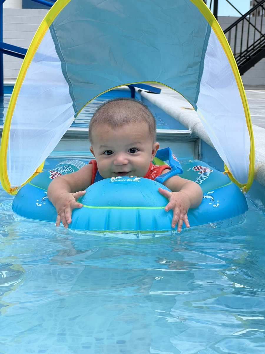 _mafeliz's tweet photo. Tengo 5 meses y amo la piscina ❤️ https://t.co/DfSNdZykUO