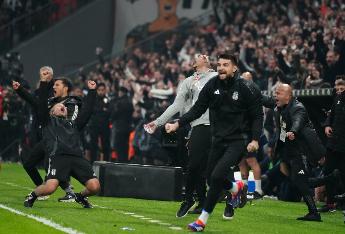 Besiktas's tweet image. Ersin, mutlu. 😂