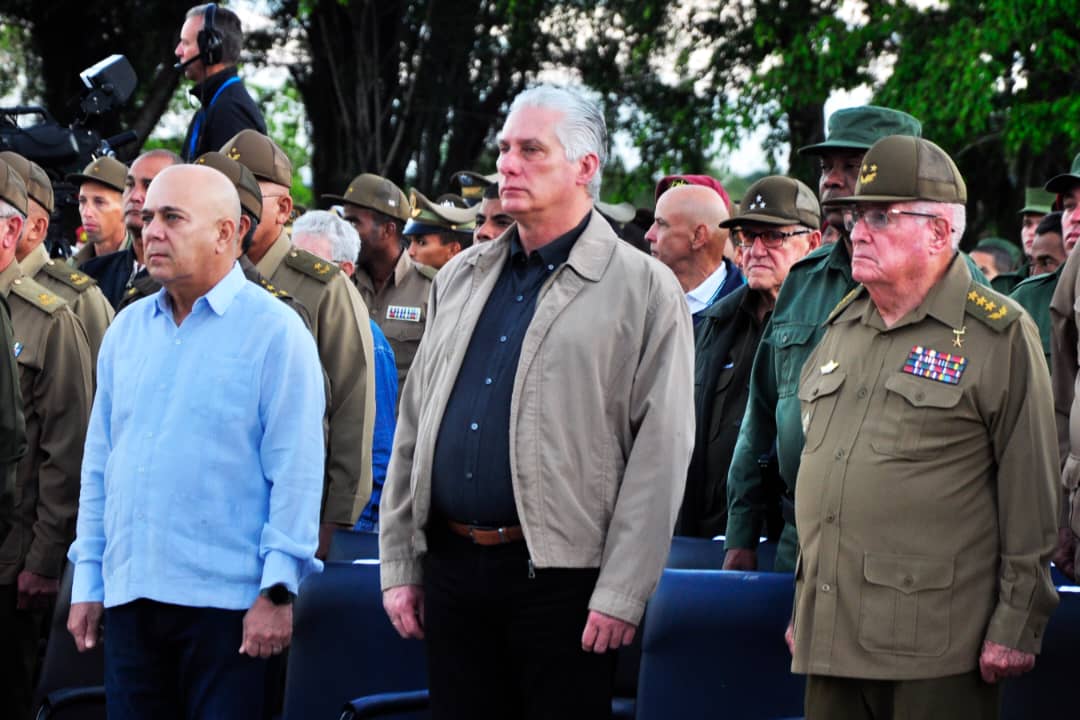 MinfarC's tweet photo. Por el amor a la Patria y el respeto a los que cayeron en su defensa nuestro compromiso sigue siendo de Patria o Muerte.
#ConLaFuerzaDeLaUnidad https://t.co/P889Q46wMc