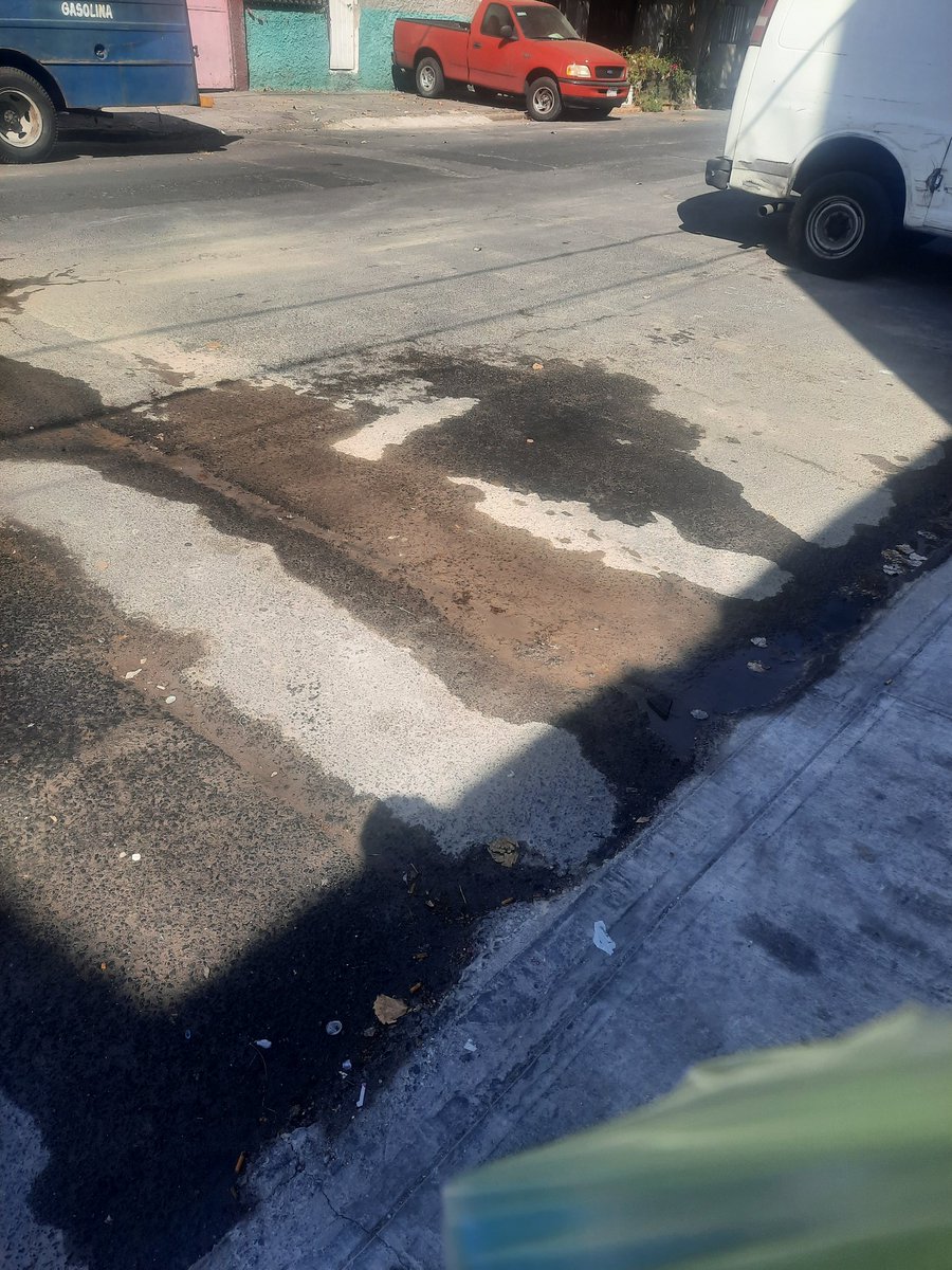 blue_demon_mx's tweet photo. @SacmexC buena tarde quiero reportar una fuga de agua en mi calle, es norte 80 entre oriente 85 y oriente 87, colonia nueva Tenochtitlan.
Lleva como unos 4 días, cada día sale más agua. https://t.co/juLliOcvMc