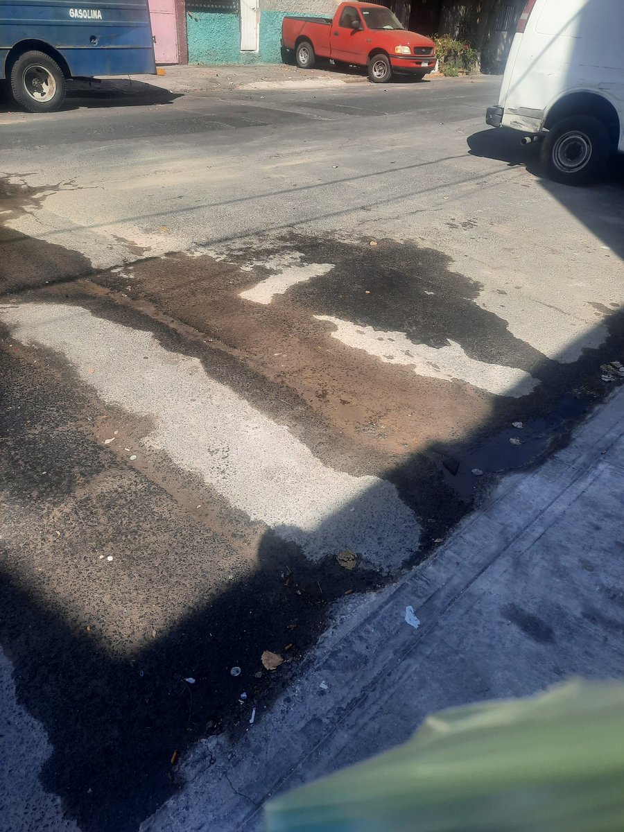blue_demon_mx's tweet photo. @SacmexC buena tarde quiero reportar una fuga de agua en mi calle, es norte 80 entre oriente 85 y oriente 87, colonia nueva Tenochtitlan.
Lleva como unos 4 días, cada día sale más agua. https://t.co/juLliOcvMc