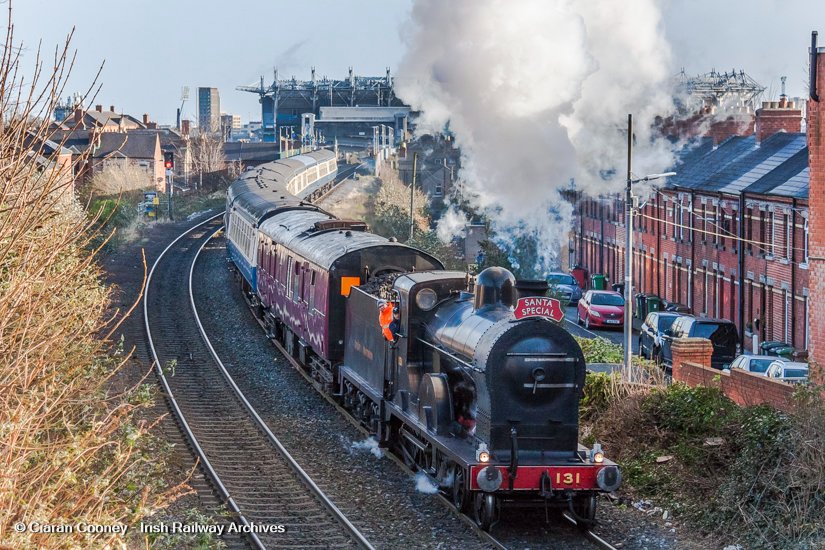 irishrailways's tweet photo. Ex-Great Northern Railway's No. 131 leading the RPSI 'Santa Special' to Maynooth, pictured passing Claude Rd, Drumcondra. #irishrailways https://t.co/RQvX0uvWAN