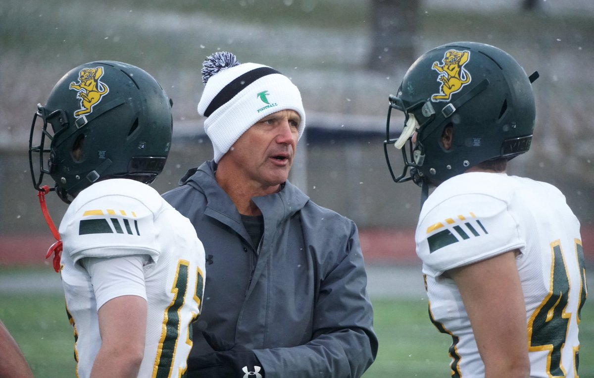 SportsMDF's tweet photo. Ted LePage has a dynasty. Blair Oaks — without their two All-State offensive weapons — wins another state championship. With all the Maryville-@BlairOaks_1 matchups over the years, I've gotten to talk with LePage quite a few times. Classy coach with incredible program. https://t.co/VZnpuAWMNR