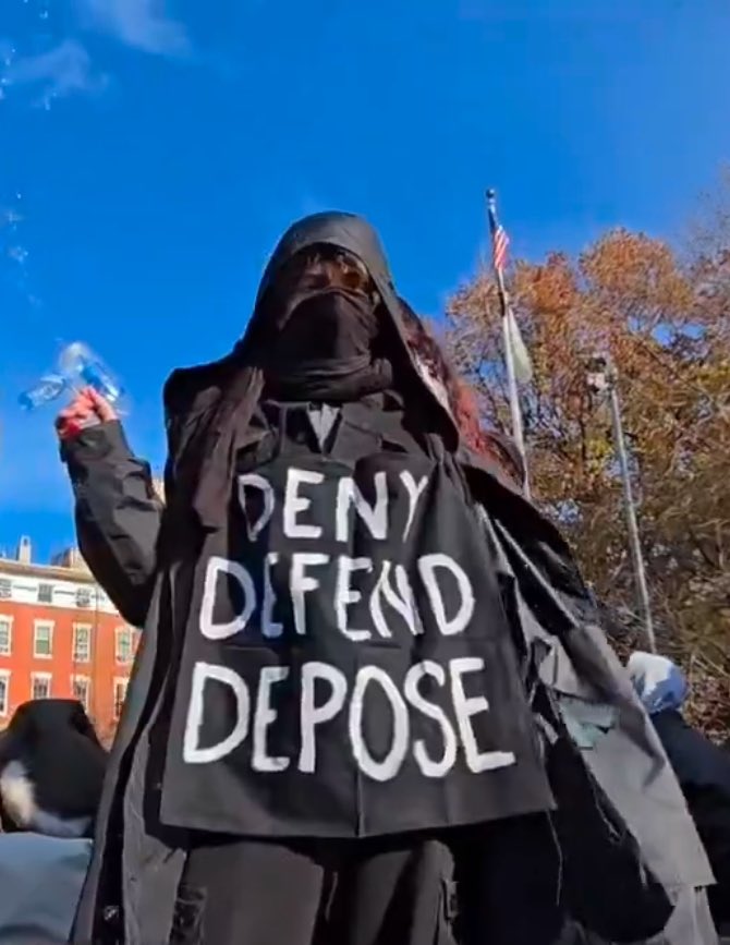 Tr00peRR's tweet photo. Washington Square Park, NYC

Credit: FreedomNTV https://t.co/0DWnTeGHgB