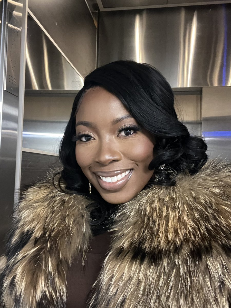taleciag's tweet photo. My Face card never declines you hear me?! My Gawd 🤩 #thirtythrive https://t.co/KrUKrYmPJC