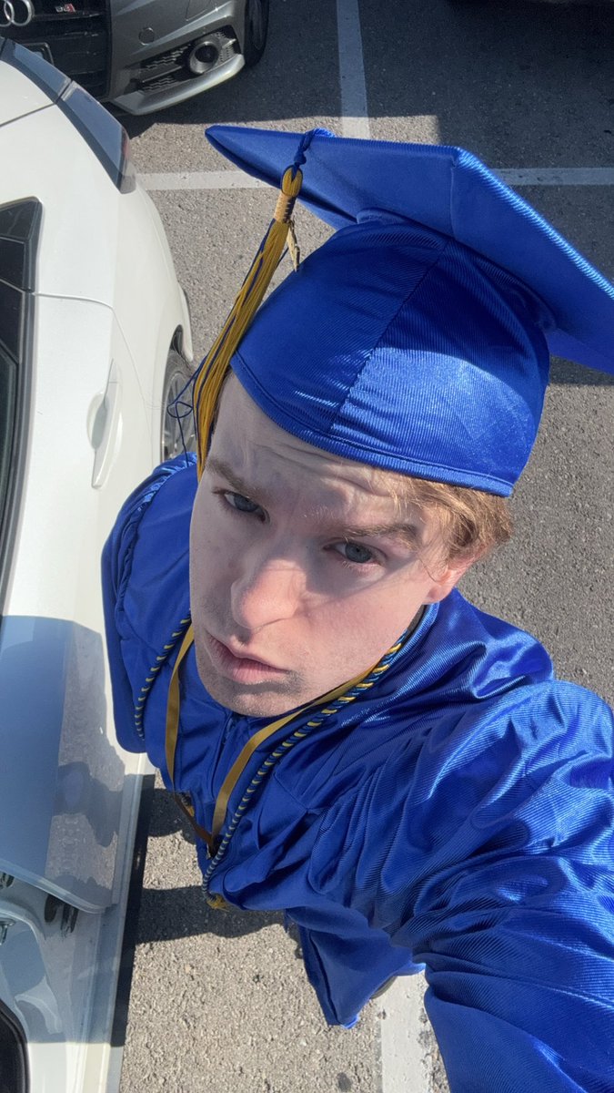 McCormacklemore's tweet photo. This knucklehead is graduated af https://t.co/T7AQnomvrK