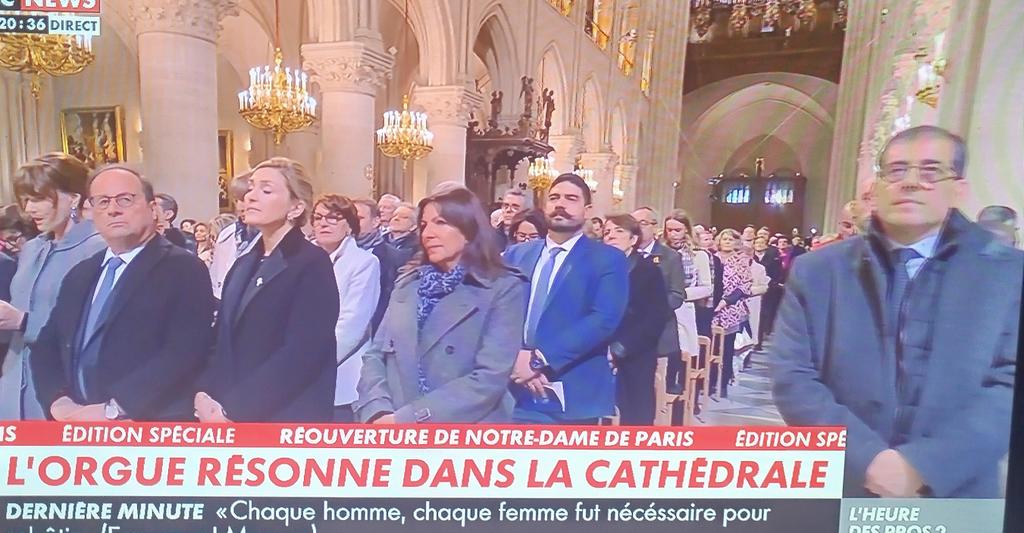 Oxitan30's tweet photo. Ils ont transformé la réouverture de Notre Dame en événement politique..
Ils sont TOUS là, aucun ne chante ou ne fait le signe de croix.
Laissez vos places aux artisans et aux croyants.
Vous souillez #NotreDameDeParis. https://t.co/GWZCutbwlt