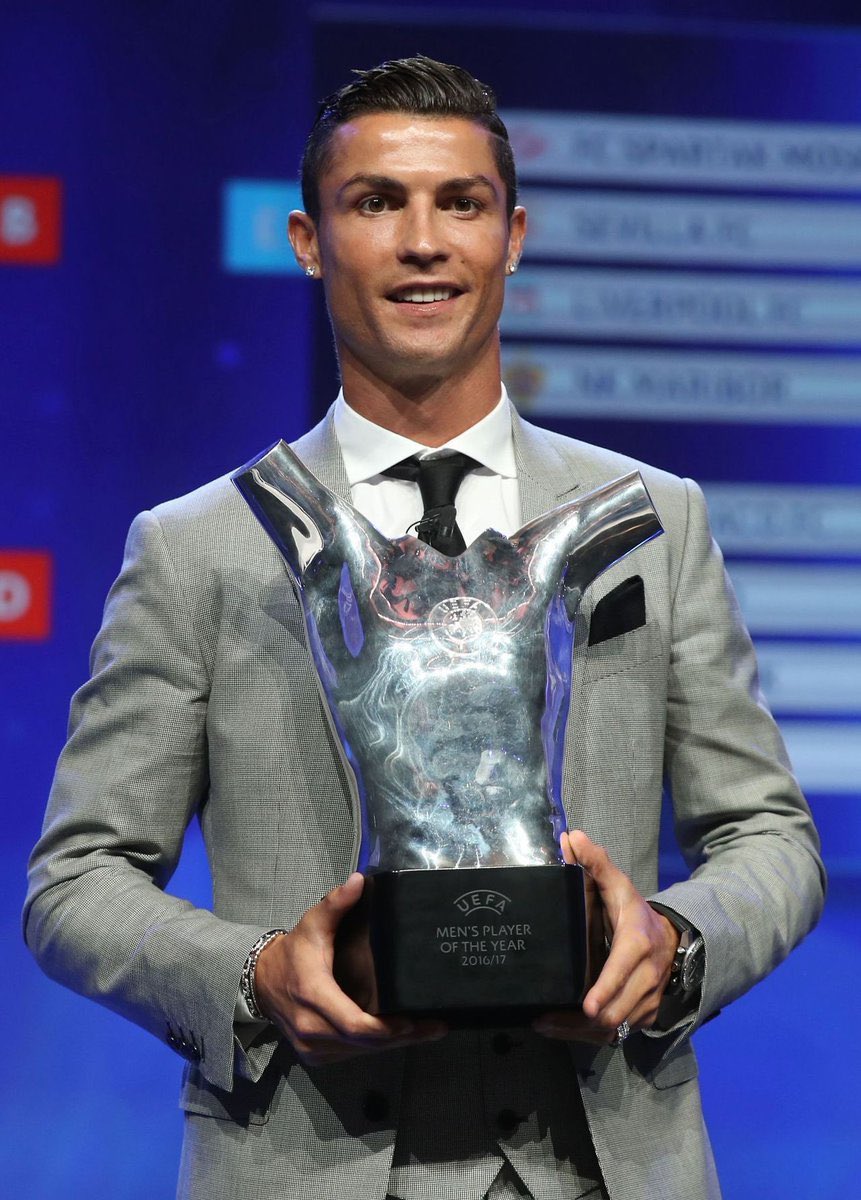 Nalingiye's tweet photo. Toujours bon de se rappeler que Ronaldo est le seul joueur Qui a gagné ce trophée 3 fois,et aussi avec 2 clubs différents. https://t.co/4ghNUfmCVn