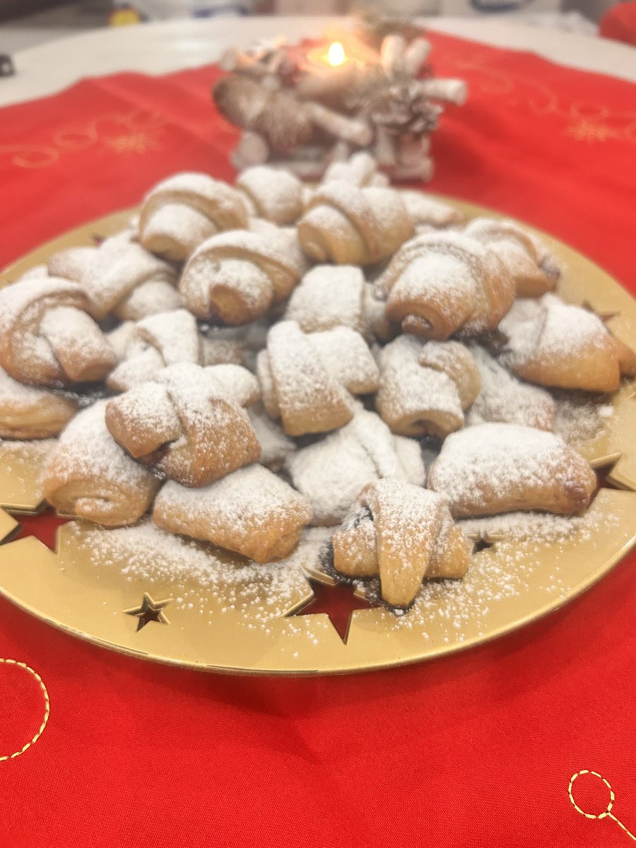 Реших да се подсладя с домашни виненки 😍😋
Уютна вечер на всички ♥️
