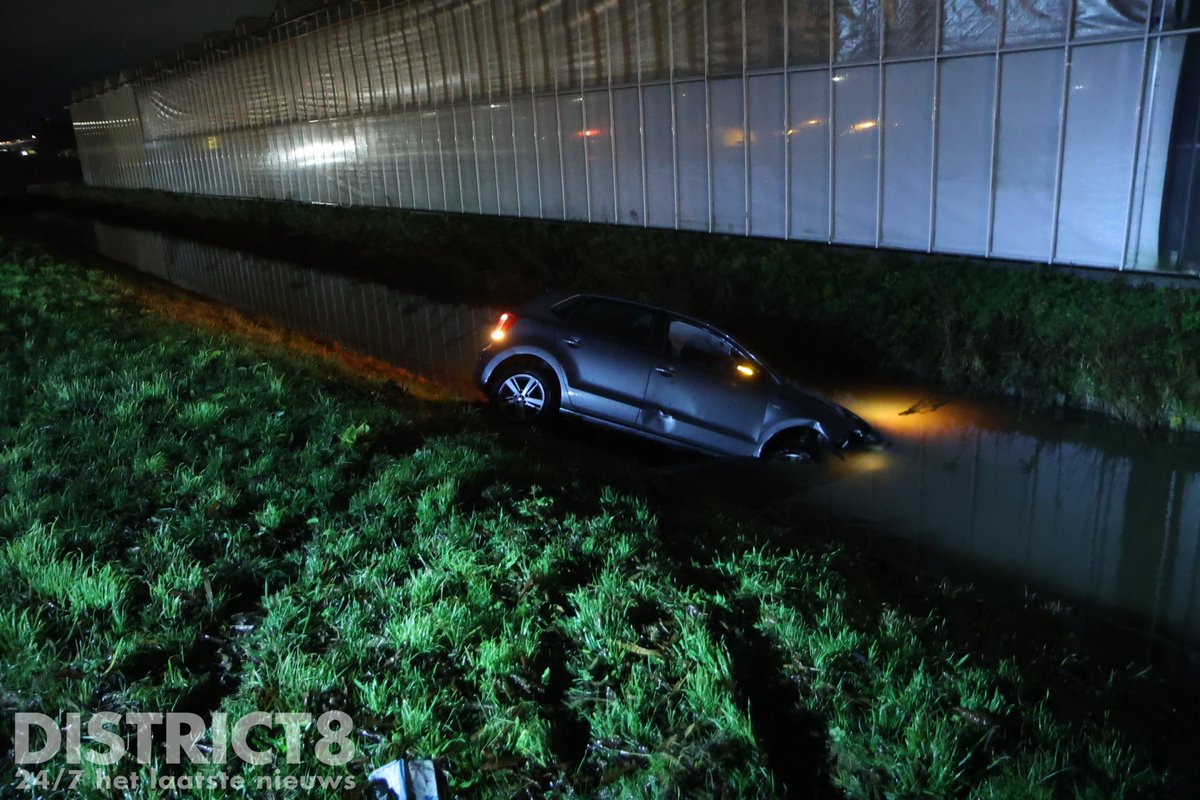 Auto te water geraakt in Kwintsheul