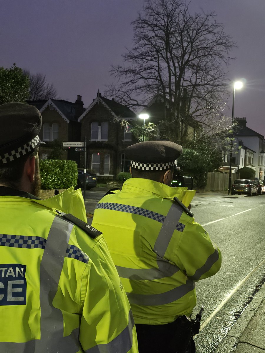 MPSChiswick's tweet image. Today Chiswick and Acton officers were out and about in Chiswick and Acton using a Speed gun in an effort to reduce speeding in 20 mile zones #NMFL #MyLocalMet #Saferneighbourhoods