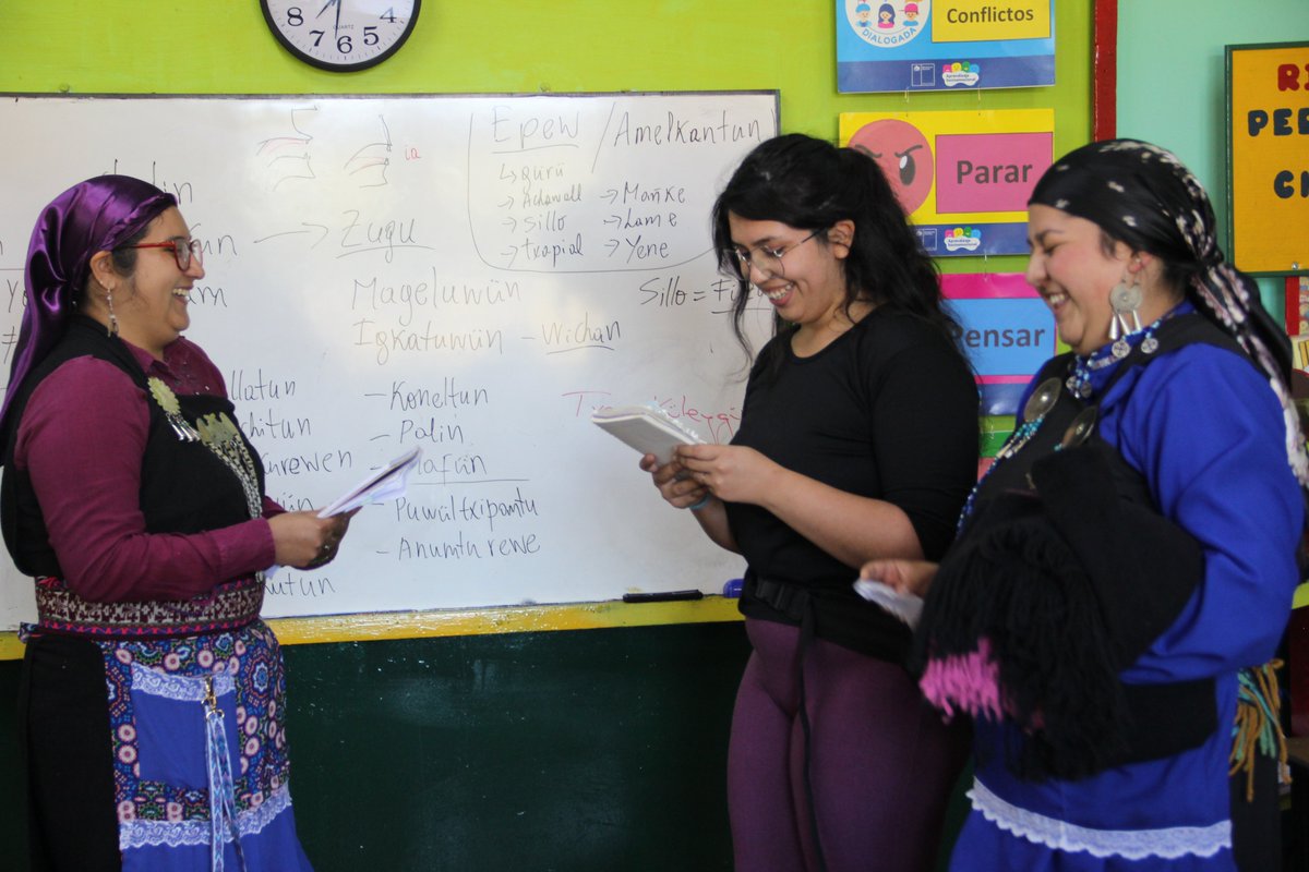En la Escuela San Pedro de #Victoria (#Araucanía), el director nacional (s) de #CONADI, Álvaro Morales Marileo, participó en #Koneltun, experiencia de inmersión lingüística en #mapuzugun para jóvenes de las regiones de Valparaíso, O'Higgins y Metropolitana #DecenioDeLasLenguas