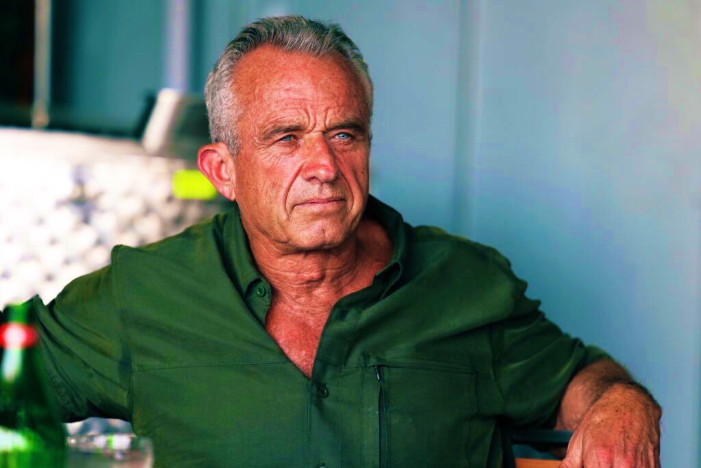 BryceMLipscomb's tweet photo. I do not support banning @CocaCola or @Oreo’s or any fatty foods. People have the right to consume whatever they damn well please.
I support @RobertKennedyJr taking the toxic chemicals out of our food, but not banning food, & guess what either does he!
Banning shit is what the @DNC does, & I will never support that kind of liberal BULLSHIT!