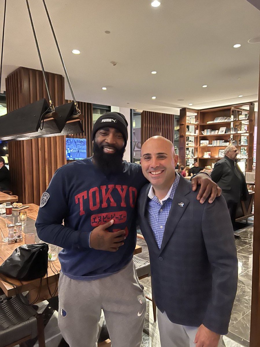 therealshammgod's tweet photo. Whats up yall stay positive foreal now is not the time to point finger or go side ways. It’s about being focus and sticking together. https://t.co/C7NMSG7zHW
