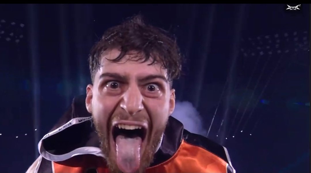 MessiahYaniss16's tweet photo. Byllhan qui nous as diverti avant le combat et PENDANT le combat, t'es le MVP de la soirée.

Même avec une épaule blessé, il a continue de se battre. Le héros du peuple.

#DTRFight https://t.co/JRFV4wZTz6