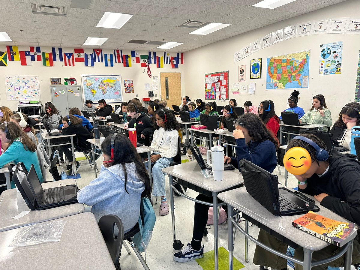 MiguezTeacher's tweet photo. Thanks to #DonorsChoose and people who donate, my students have the headphones with microphones they need to improve their Spanish! Proud of how they worked so hard! @MicheleMacumber @ParticipateLrng #unitedourworld @PaisleyMagnet https://t.co/2tigSgKO7u