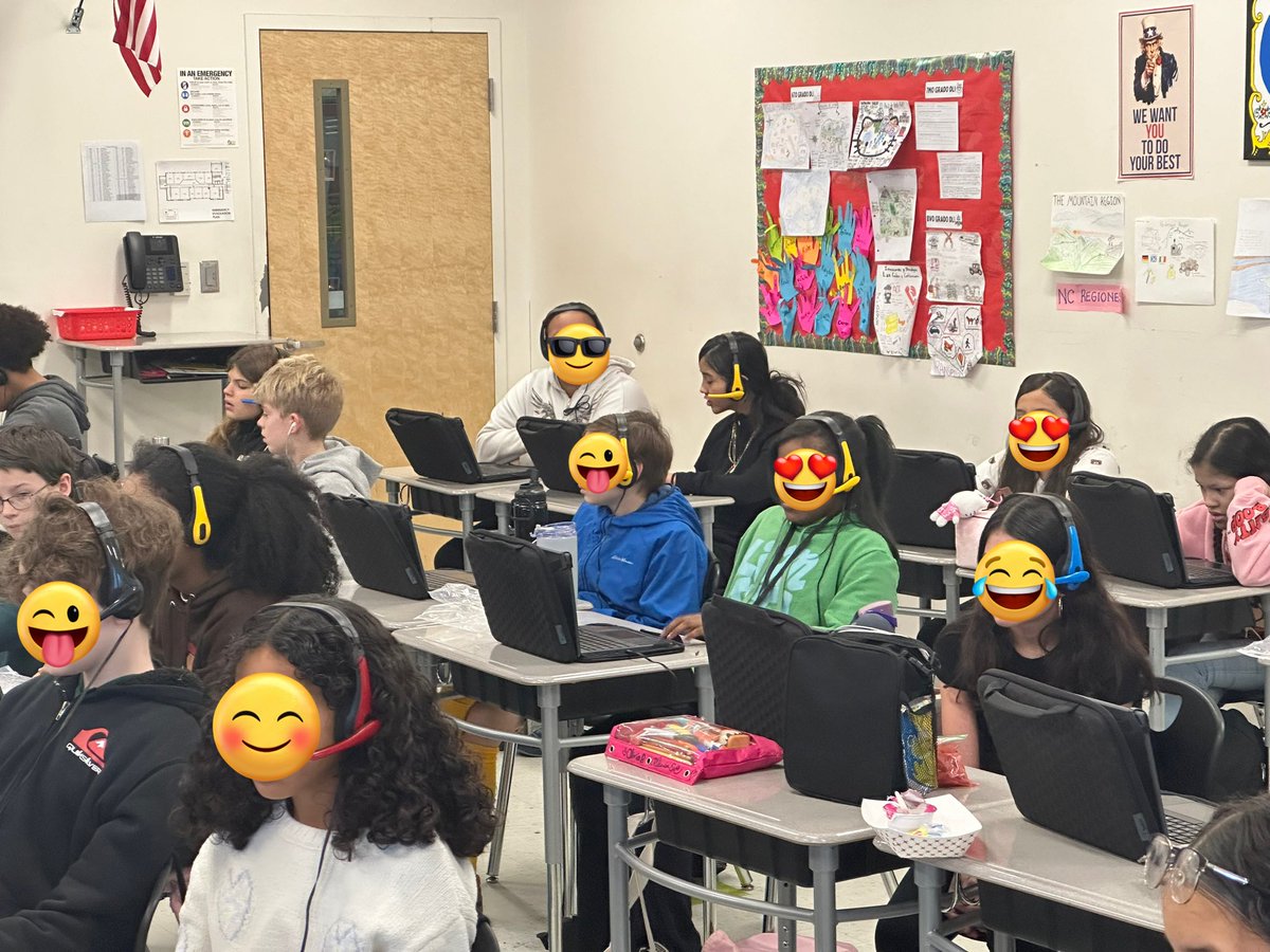 MiguezTeacher's tweet photo. Thanks to #DonorsChoose and people who donate, my students have the headphones with microphones they need to improve their Spanish! Proud of how they worked so hard! @MicheleMacumber @ParticipateLrng #unitedourworld @PaisleyMagnet https://t.co/2tigSgKO7u