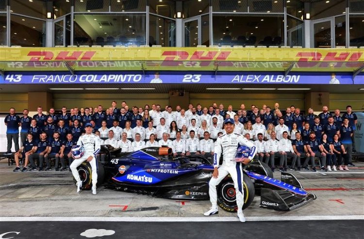 Colapinto43's tweet photo. La foto oficial de Williams de fin de temporada 2024.

Escudería que le dió la oportunidad a Franco de competir en la Fórmula 1 y por supuesto, darnos el gusto a todos nosotros de volver a ver a un argentino compitiendo en ella tras 23 años.

Agradecidos eternamente. https://t.co/joE4DxVhQR