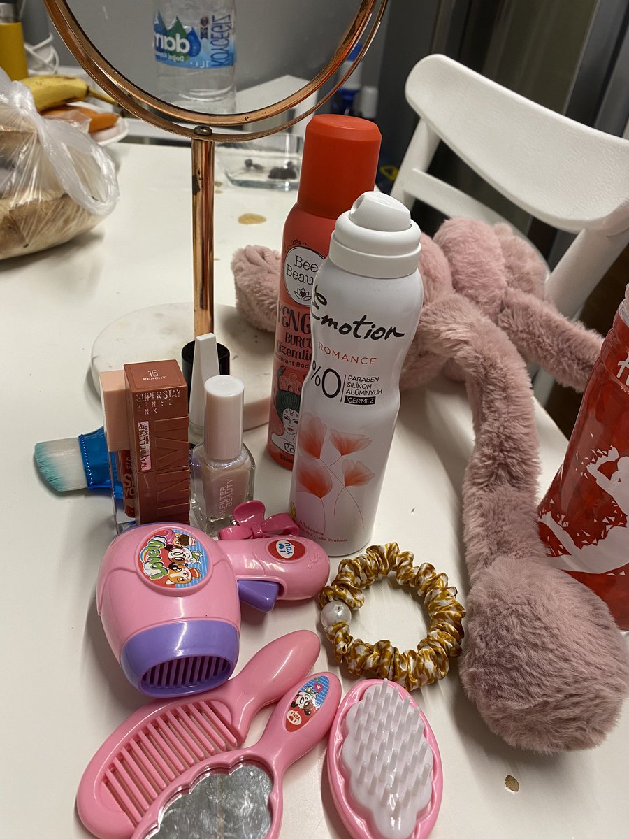 Gece kuaförü açıkmış geldim saçlarımı yapıyor❤️🤣