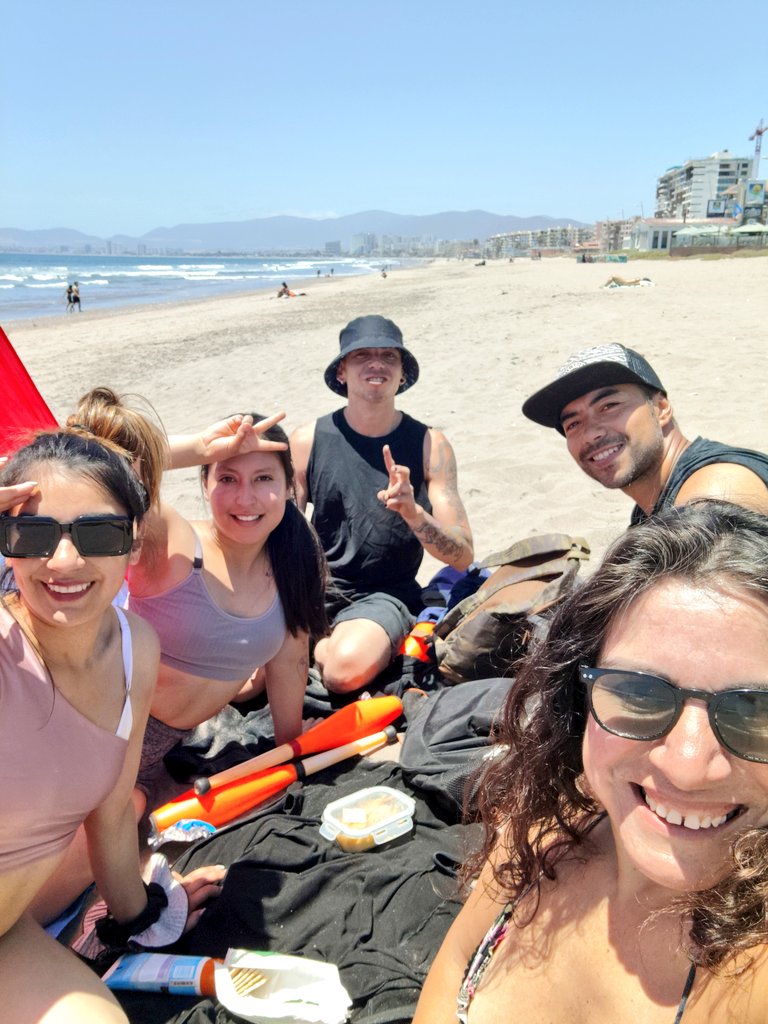 BenditaAprendiz's tweet photo. Entrenamiento playero con el team #trapecio hoy hicimos #barras y #acroyoga gracias totales .. https://t.co/QWoTHF29g0