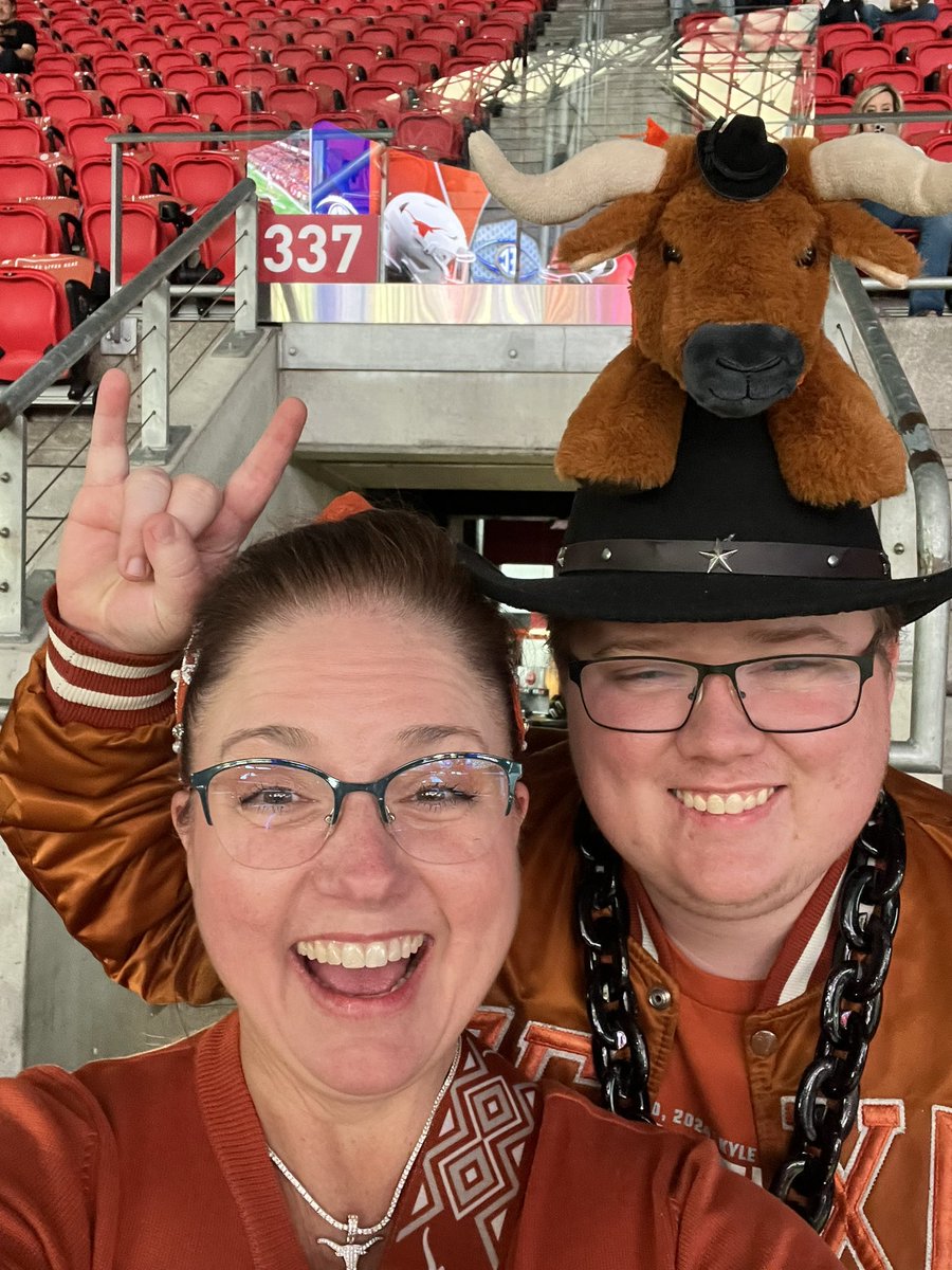 ShannonTweedt's tweet photo. #SECChampionship Go Horns!!! https://t.co/dA7FkLsy8a
