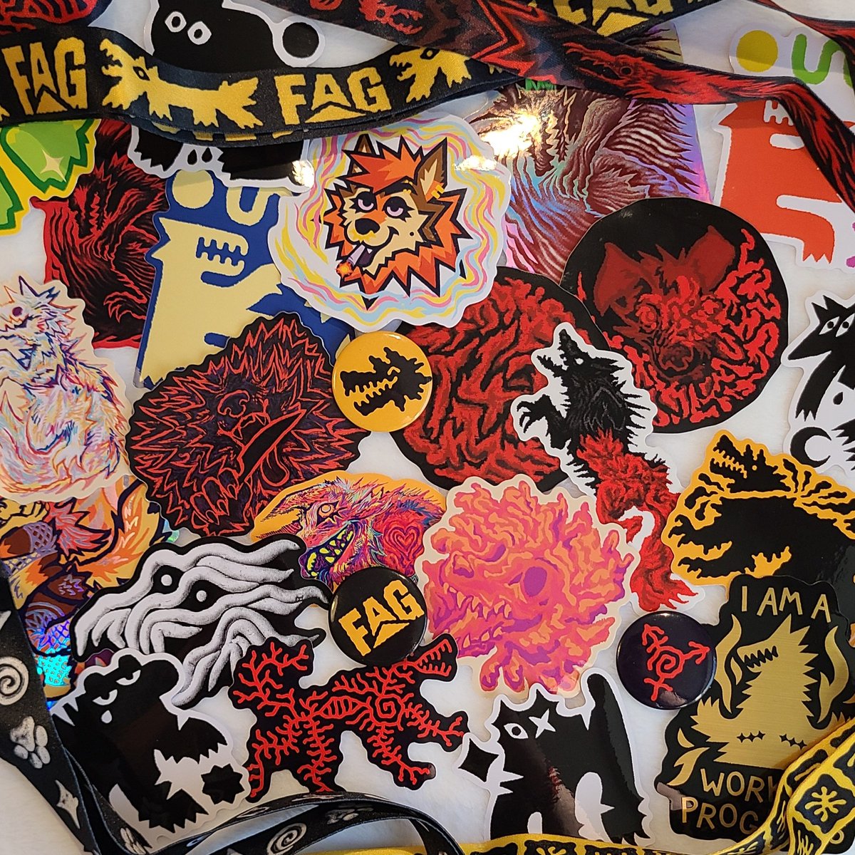 Want to buy stuff from <a href="/TraexW/">TRAEX ⨂</a> and me for christmas ? Check this out !!! 

Item list with prices under this tweet 🐾
⬇️⬇️⬇️