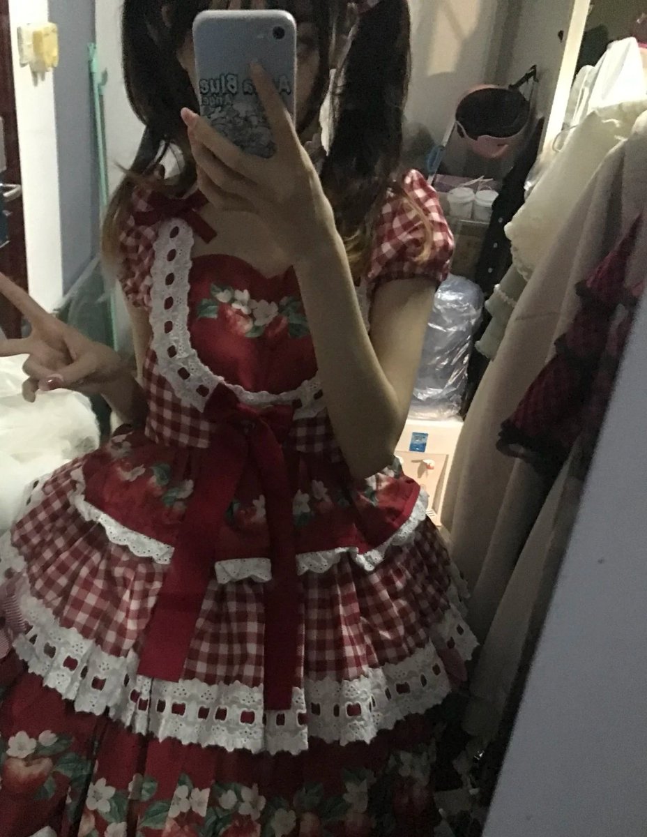 zoyalolow's tweet photo. Baru dapet rentalan baju lolita luuck banget https://t.co/WCLJpmwUJI