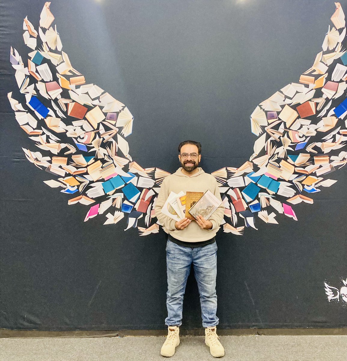 JoseRGro's tweet photo. El espíritu libre de la literatura, desde Monterrey. 

"Un honor seguir impulsando libros que huelen a libertad, esfuerzo, dedicación, amor y pasión por las letras. Desde la plataforma del  Parlamento de las Aves, Casa Editora sigamos uniendo palabras y corazones. https://t.co/dz3HvlnqIZ