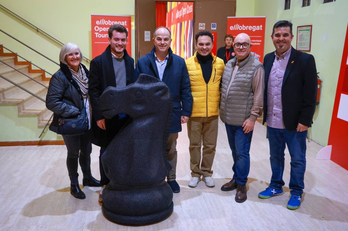 JuntsXCat's tweet photo. 📸 El secretari general @jorditurull ha visitat Sant Boi de Llobregat amb el cap de llista de @JuntsXSantBoi @BarauRamon. Al municipi se celebra la 5a edició del torneig d’escacs  @elllobregatopen. 

👥 També hi han assistit el vocal de l’executiva @IsidreSierra i el president local @JoanGrane_ .