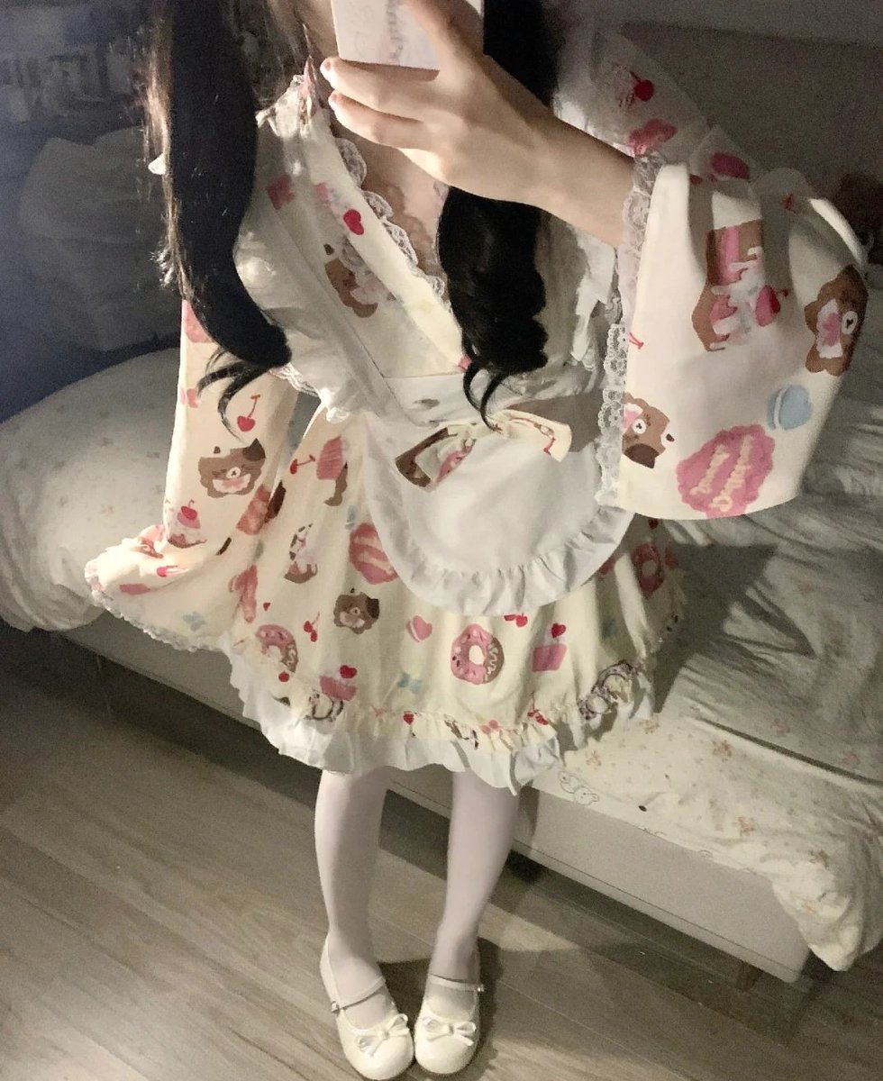 zoyalolow's tweet photo. AH SOOO CUTE https://t.co/VsocI61AmB