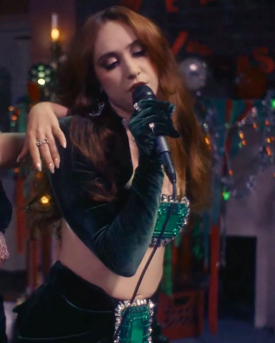 imthespecialk's tweet photo. Chapelle Roan is wearing The Blonds AW23 Emerald Adorned Set https://t.co/i9ZN2kA0Cu