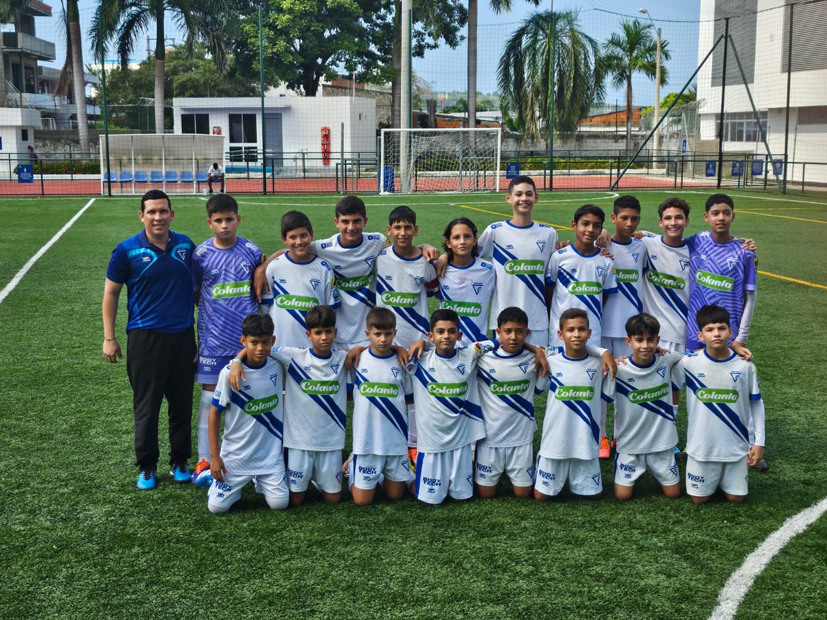 #Deportes | El equipo de Área Chica se coronó campeón de la categoría 2012 del Torneo Copa Mar y Plata de Cartagena al vencer en la final 5 goles por 1 a Edén Oriente de La Heroica.

#ElMeridianoTeUbica