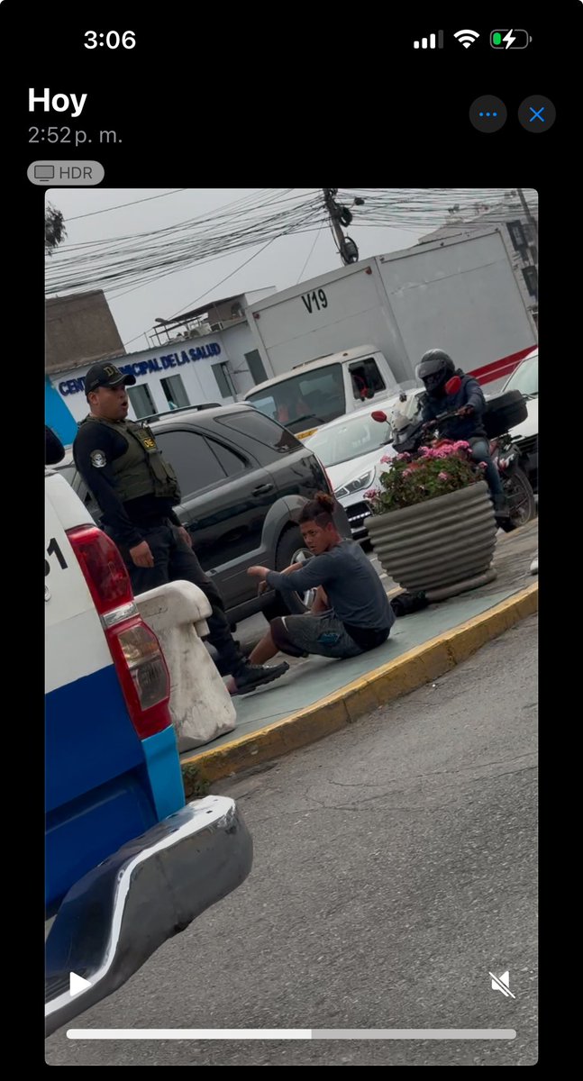 GiannysMiranda's tweet photo. Indignante; 3 serenos de San Miguel le pegan a un marabarista en la intersección de Av La Marina con Rivaguero @MunideSanMiguel @Latina_Noticias @americatv_peru @atv_noticias https://t.co/9XO8xEtm4v