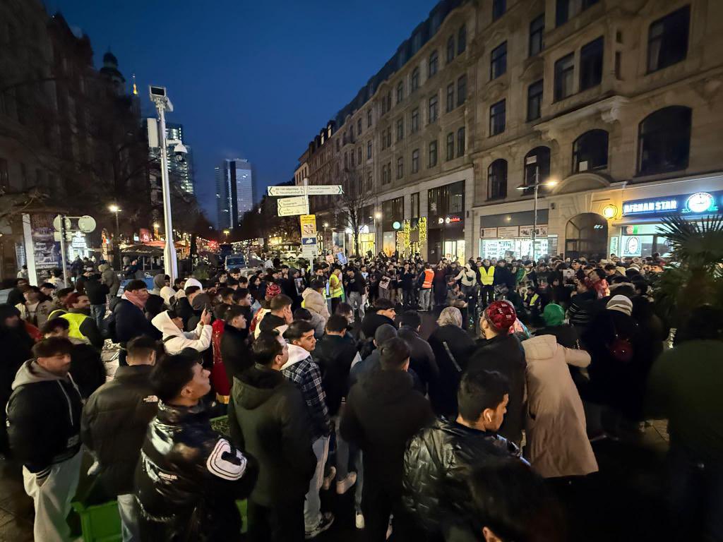 د پی ټی ایم جرمني لاریون ټولو ګډونوالو ته سلام چې د وطن نا لرې ئې هم خپل وطن او خپل اولس هیر نکړو.
#ReleaseAliWazir 
#LetAfghanGirlsLearn 
#ReleaseAlamzaibMehsud