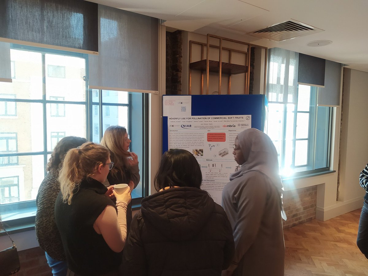 PaudelMah6767's tweet photo. Our very own #Safinatu_Ameen presenting her poster at the @LIDo_DTP Collaborative Research Gala! Her project focuses on developing a semiochemical blend from volatile organic compounds isolated from wildflowers to attract hoverflies for pollination.
@NRInstitute @ChemicalSteve https://t.co/vw8RUHTIZj