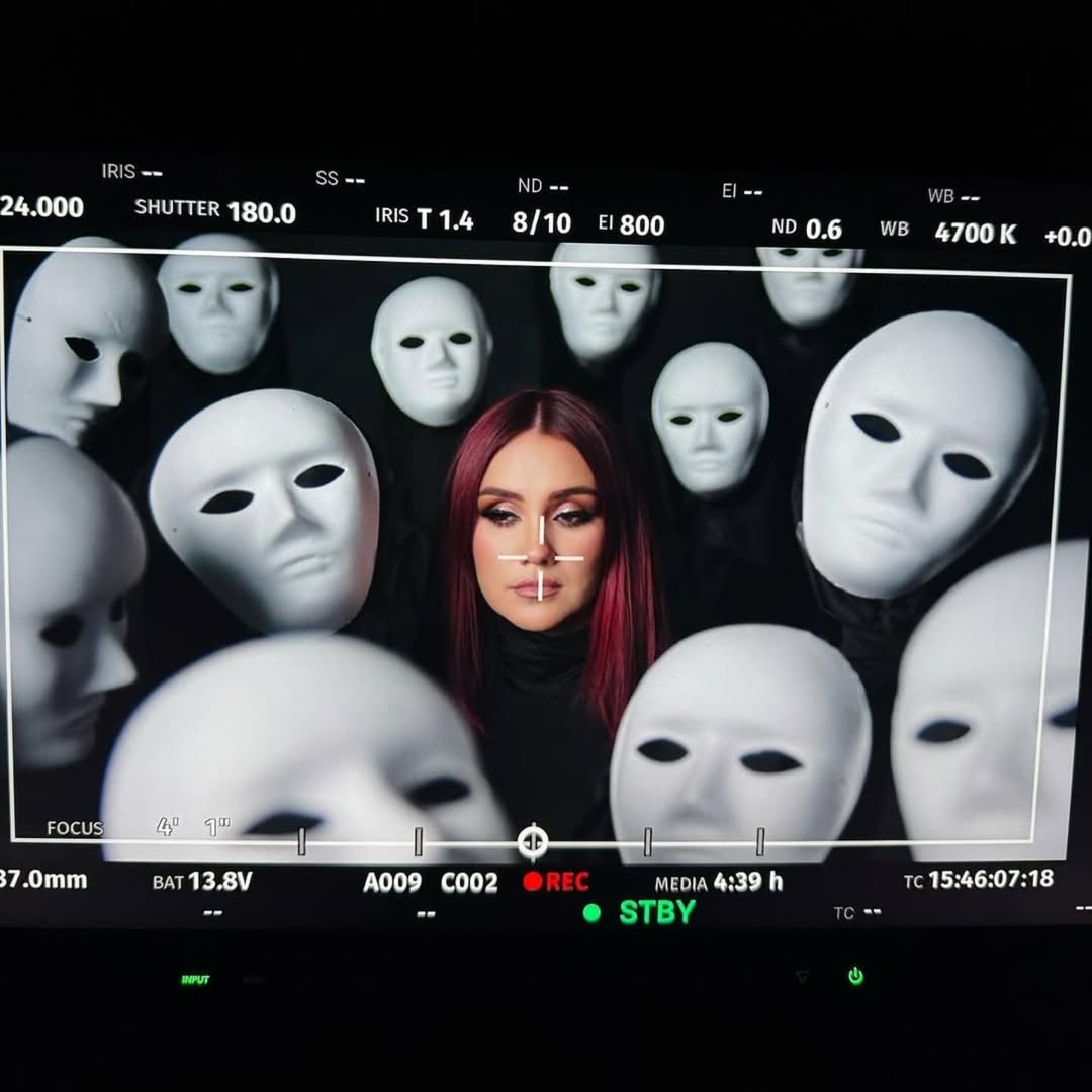 DulceMariaPTeam's tweet photo. 📷// @DulceMaria
.
#DulceMaria video clip #ojalá
.
#NewsPost #DulceMaria #Perú #Instagram #DulceMariaWorldPeru #TeamDulceMPeru https://t.co/JLyJKP4DFx
