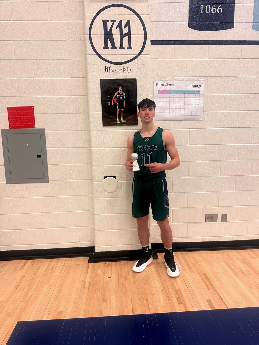 PotomacBlue's tweet photo. Game #3 of The 3rd Annual Kyle Honore Tip-Off @ The Pit
Colonial Forge 34
West Potomac 30
@forgebasketball Finn Perschau 12 pts - Game 3 MVP
#wegotyou ✌🏾#kh11 #kylehonoretipoff https://t.co/V738yyX4AA