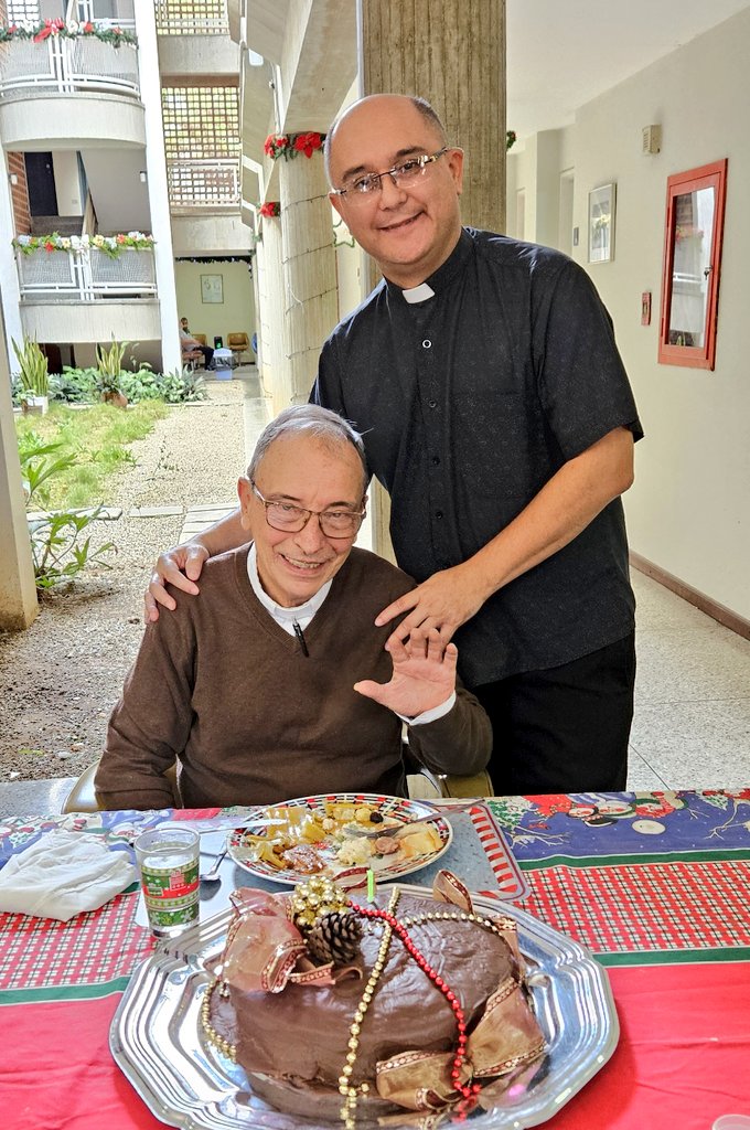 Hemos celebrado un maravilloso encuentro en Casa Sacerdotal visitando a los Sacerdotes jubilados de parte de nuestra comunidad Parroquial La Anunciación del Señor
<a href="/iglesialaboyera/">Iglesia La Boyera</a>
Todos los años desde el 2012 hemos mantenido esta actividad navideña que nos satisface y nos llena