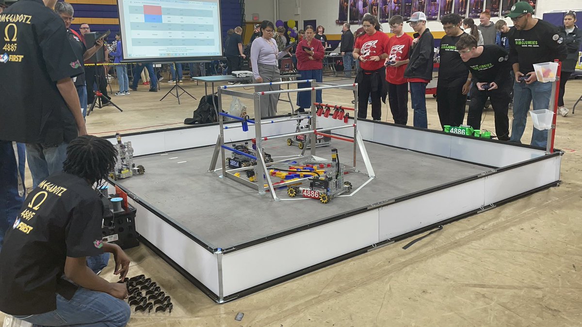 omegabotz's tweet photo. Pictures from our final matches! @Midland_ISD @Legacyrebels @MISDEdFnd @MISD_CTE @LHSmidland_FTC @FIRSTinTexas @FIRSTweets https://t.co/L5rwkKjGR7