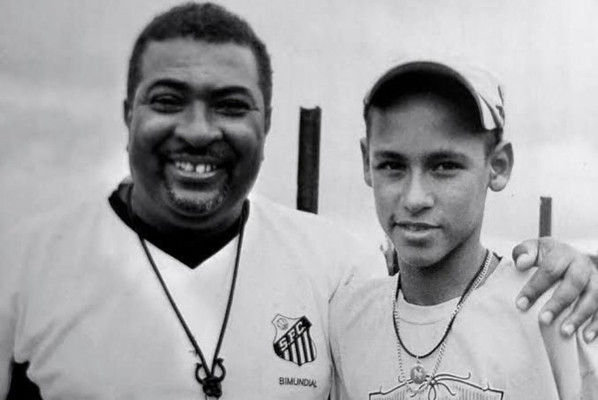 neymarjr's tweet photo. Você me viu correndo na arquibancada e me fez correr em vários estádios ao redor do mundo. 
Você me colocou no futebol, fez meus pais me levarem pro meu primeiro teste. Sempre serei grato por isso! 
Cuide de nós aí em cima 🙏
Descanse em paz , Professor BETINHO 🖤 https://t.co/yFiGkAT3qm