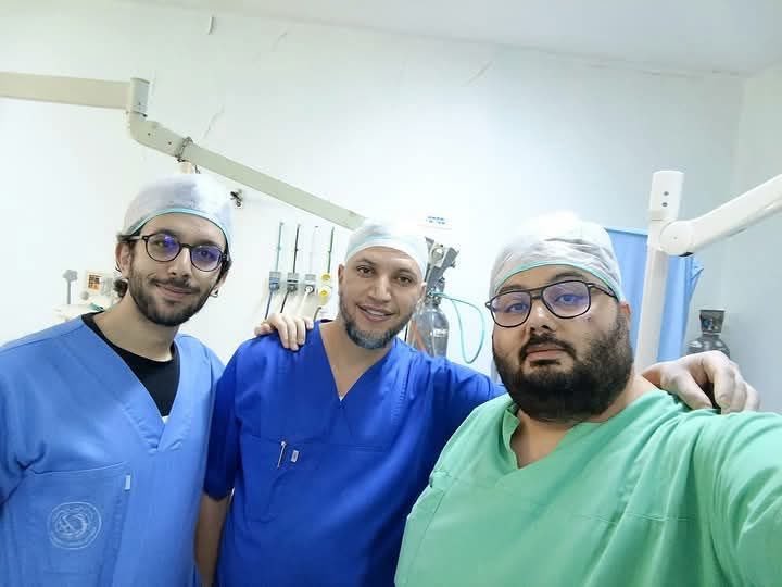 tunisialphanews's tweet photo. 🇹🇳⚕️Une avancée majeure et une première en chirurgie carcinologique cervico-faciale de l’hôpital régional de Jendouba.

Le Dr. Moez El Hamdi, spécialiste en ORL, a réussi un exploit en pratiquant pour la première fois une exérèse d'une tumeur maligne de la face, associée à un évidement cervico-parotidien, suivie d'une reconstruction par un lambeau deltopectoral, à l'hôpital régional de Jendouba.

La complexité et l'exigence de cette intervention témoignent de la compétence et du dévouement du Dr. El Hamdi, mais aussi grâce à l'implication exceptionnelle de toute une équipe médicale et paramédicale, de l'équipe d'anesthésie et de soins post-opératoires qui a joué un rôle clé dans le succès de cette opération, ce qui démontre une synergie remarquable et un engagement collectif au service du patient.

#Tunisie #Jendouba