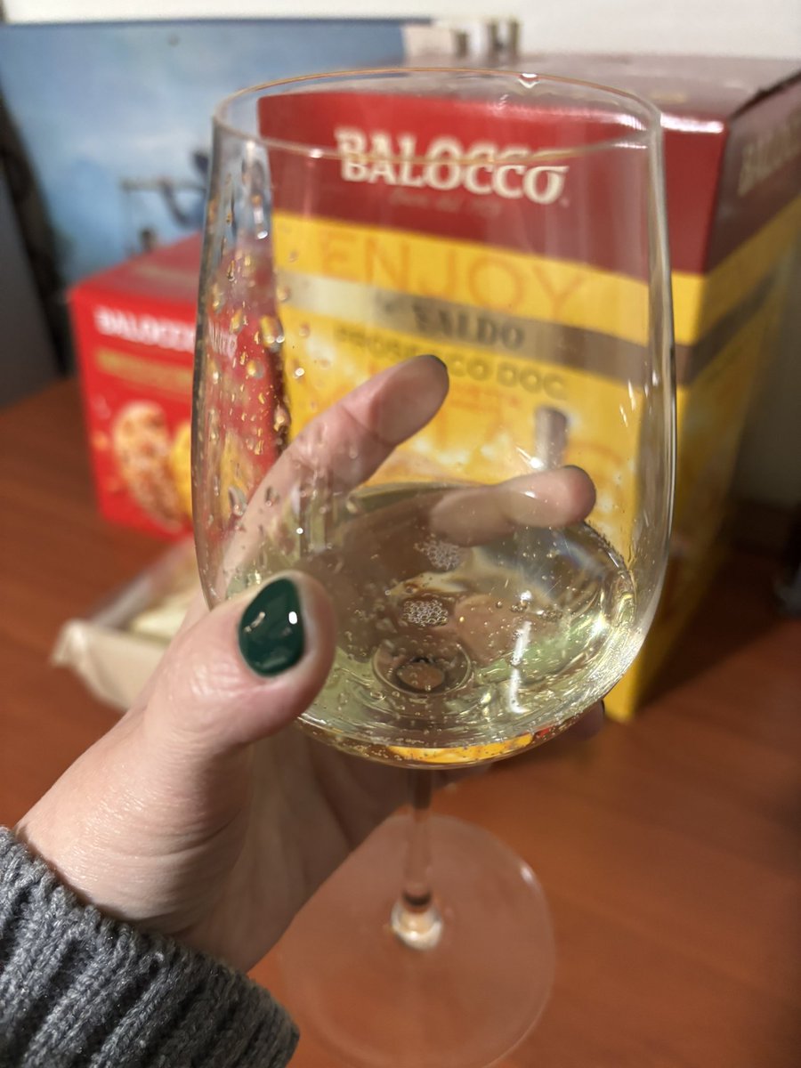 OrtFrancesca's tweet photo. Sparkling #ConfinedCocktails https://t.co/Z4lkQfwzMM