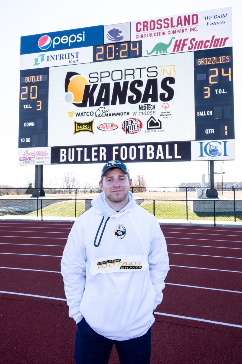 sportsinkansas's tweet photo. 2024 Sports in Kansas 3A, 2A, 1A Assistant Coach of the Year

Derron Reddick of Council Grove 

Reddick, who serves as the defensive coordinator for head coach Butch Hayes at CG, helped lead the 2A Braves to their best season in school history. Reddick, a respected leader in the school and community, led the Braves to their first semifinal in football in school history. What is most impressive? Council Grove had a 1-8 record when this group of seniors were freshman and were one game away from playing for a state championship. Reddick has also been big in the development of the strength and conditioning program at CG. #sportsinkansas