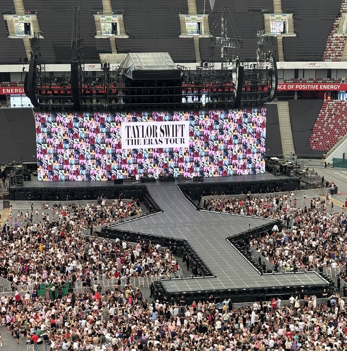 i_justlikecats's tweet image. the way i’m gonna be at this restaurant forever after tmr