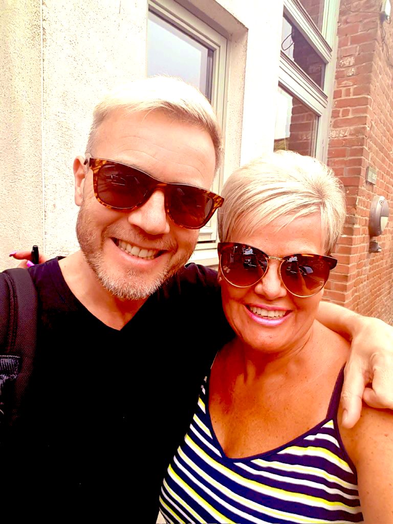 I’m hoping you can do this 10 years on from my 50th <a href="/GaryBarlow/">Gary Barlow</a> 
Next year is my big birthday !

Can you make this 
#getgarytosues60th 
<a href="/Mrsr237/">Sarah Rollinson</a>