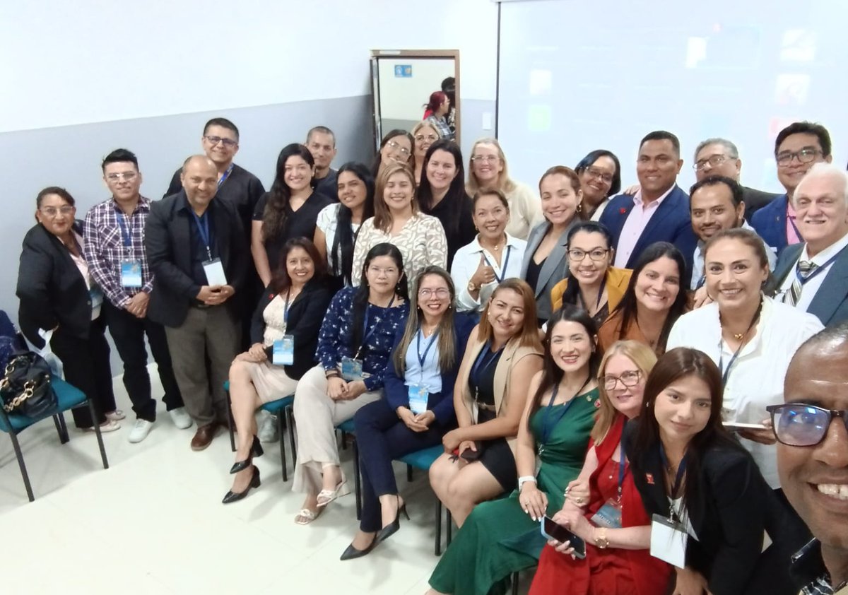 Continúa el 8 #Congreso Internacional de Ciencias Pedagógicas de la <a href="/UbeEcuador/">UBE | Universidad Bolivariana Del Ecuador</a> <a href="/ubepostgrados/">UBE | Postgrados</a> <a href="/ITBolivariano/">ITB Instituto Superior Universitario Bolivariano</a>
con ponencias científicas de docentes investigadores  y maestrantes en  simposios y coloquios, presenciales y virtuales