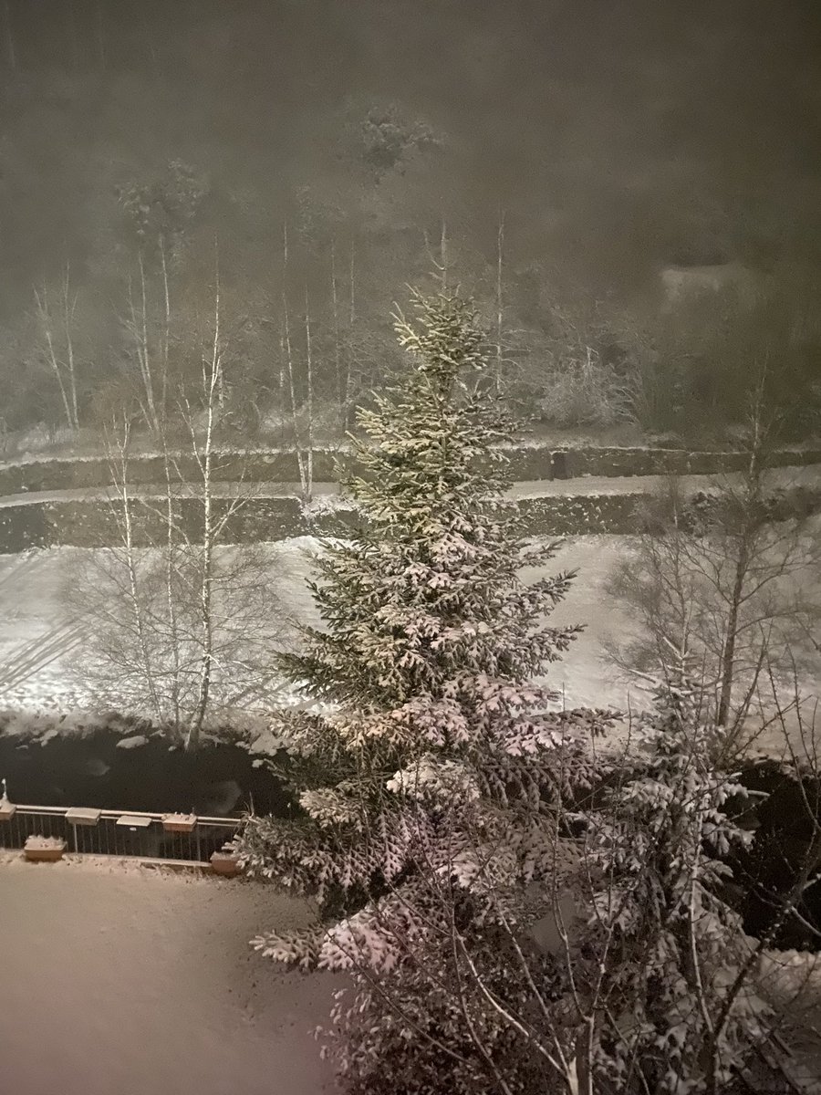 ventsdelcadi's tweet photo. Ferreres (-2,1ºC)
Temp (17:30): +0,6°C.
#ferreres #llorts #ordino #andorra #snow
@MeteoPiri @Meteo_Pyrenees @P4Estacions @GrupCMI https://t.co/unIcYSuFHN