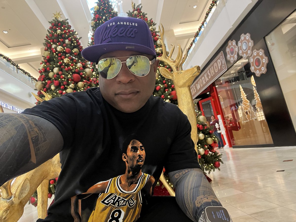 Dodson2121's tweet photo. Fun Day with my girl🎄 🎁 🎅 🛍️
#DMVLIFE https://t.co/qahODrC3ja