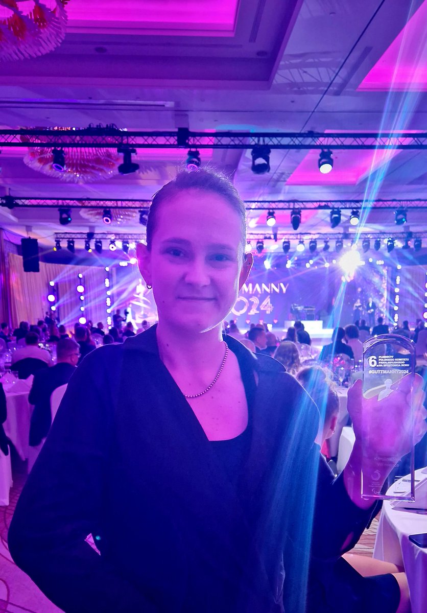 Karolina Pęk <a href="/karolinapek98/">Karolina Pek</a> - złota srebrna i brązowa medalistka paralimpijska z Paryża zajęła 8. miejsce w Plebiscycie <a href="/Paralympic_PL/">Polski Komitet Paralimpijski</a> #Guttmanny2024. Przed wejściem na scenę po statuetkę zdążyła zerknąć czy jej Real wciąż 0-0 z Gironą 😉